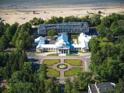Hotelli Hedon & 4*